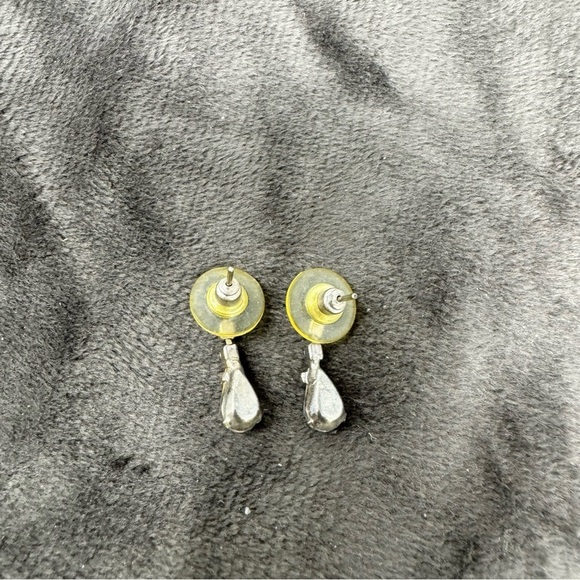 2 Vintage White and Silver Teardrop Earrings - Picture 2 of 3